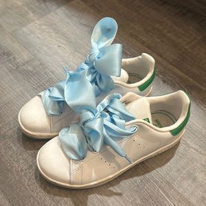 Adidas Kids Stan Smith Sneakers with Custom Blue Laces